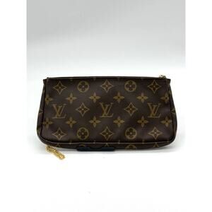 Louis Vuitton LV Monogram Mini Pochette*GREAT condition